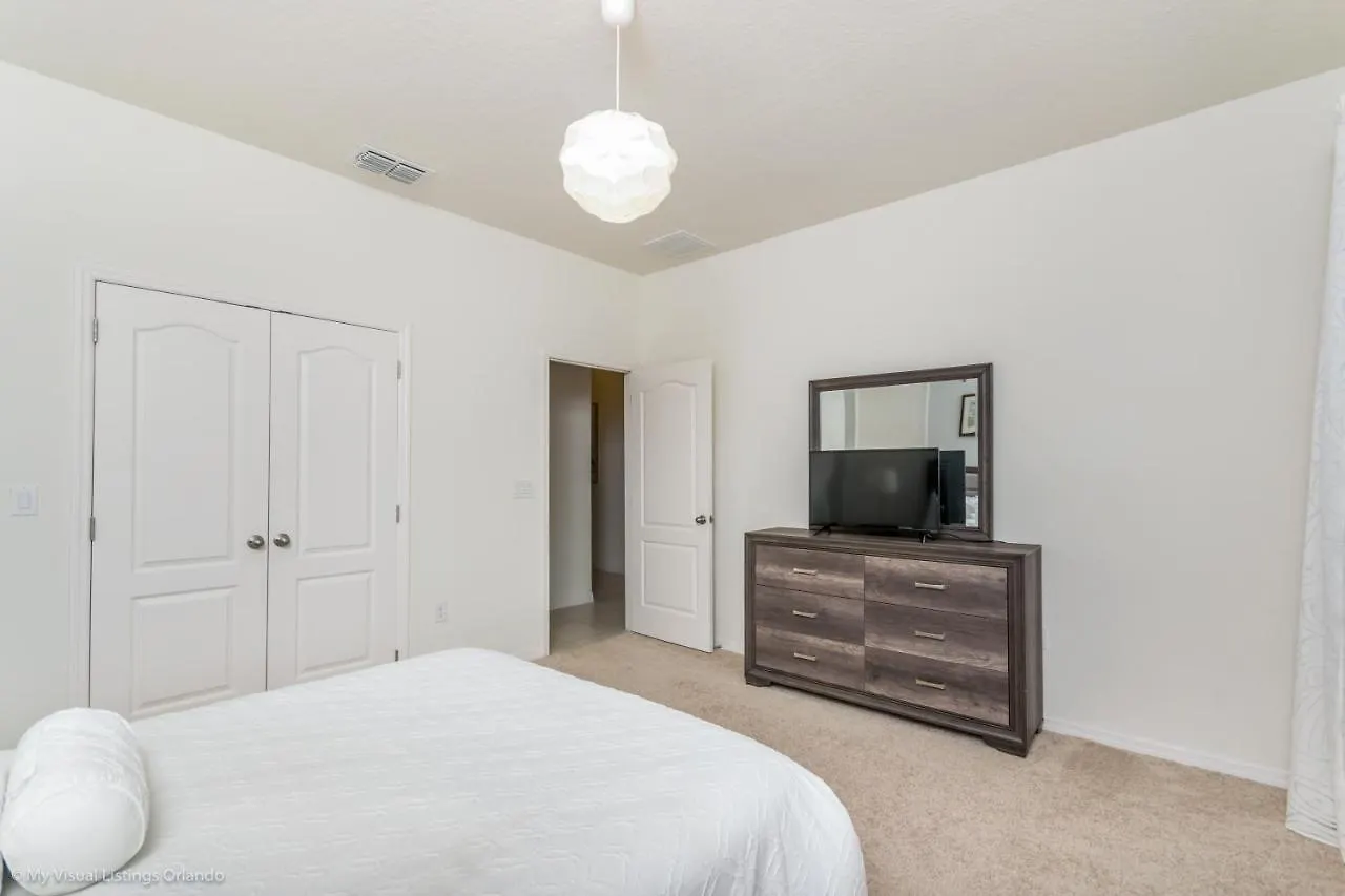 Willa 4722 Terrasonesta Drive Davenport